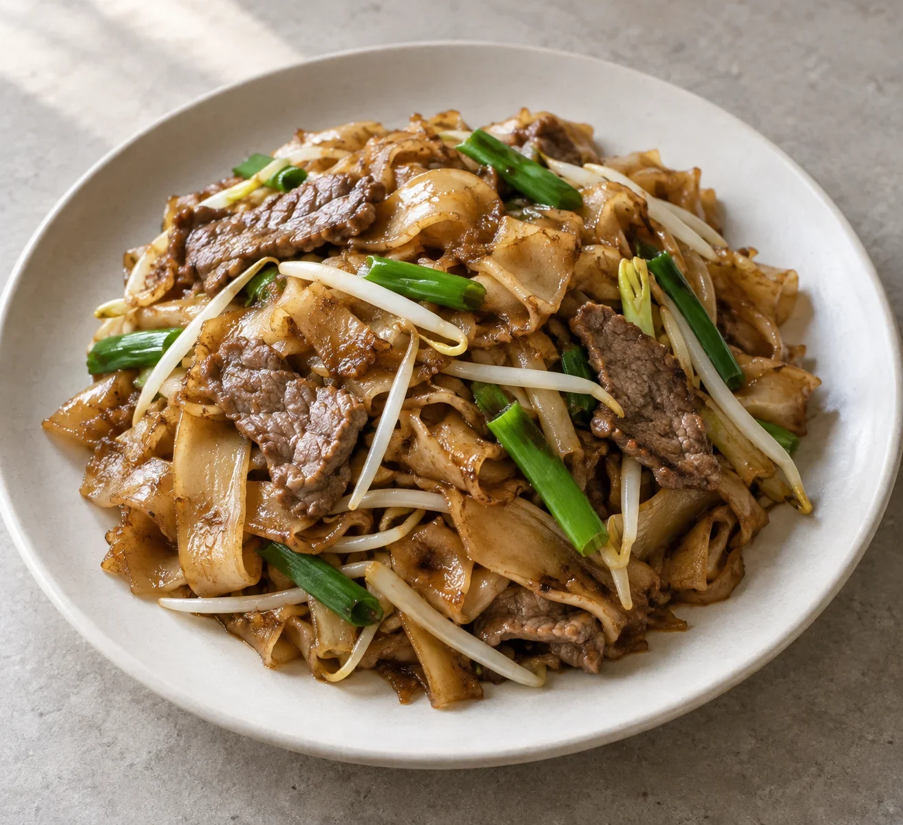 Generated guide illustration: Wide rice noodles dry-fried with beef, bean sprouts and scallions. Not a restaurant photograph.